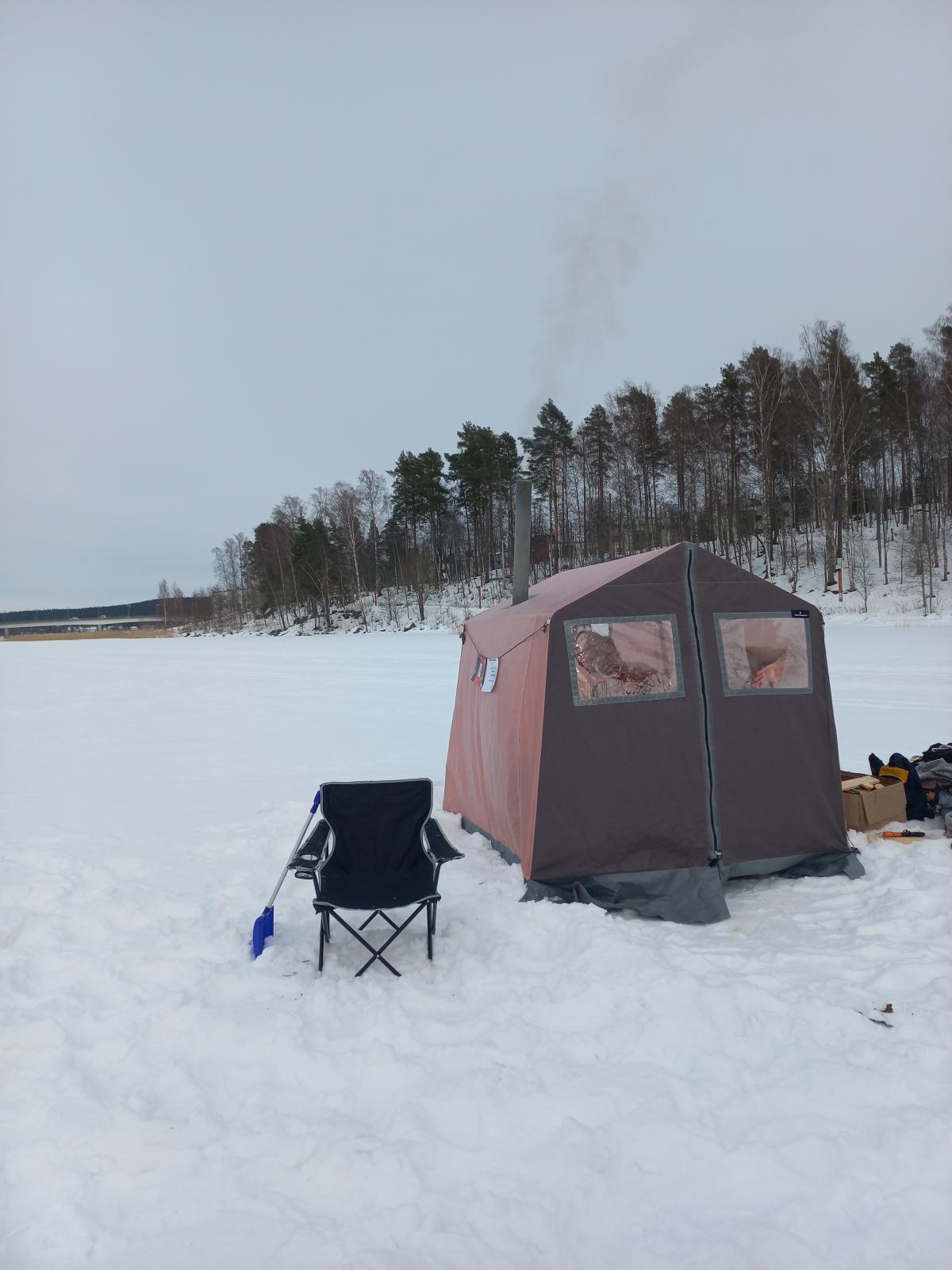 Jyväsjärvi lake and sauna in the outdoors
