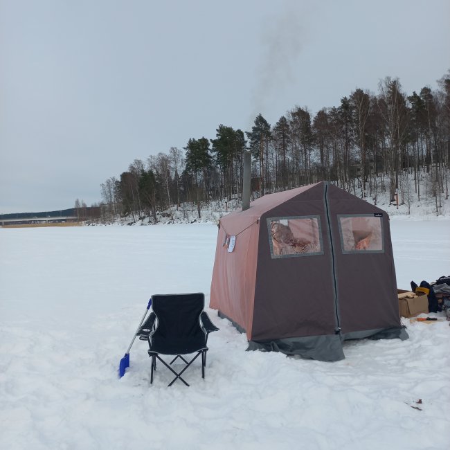 Jyväsjärvi lake and sauna in the outdoors image 2