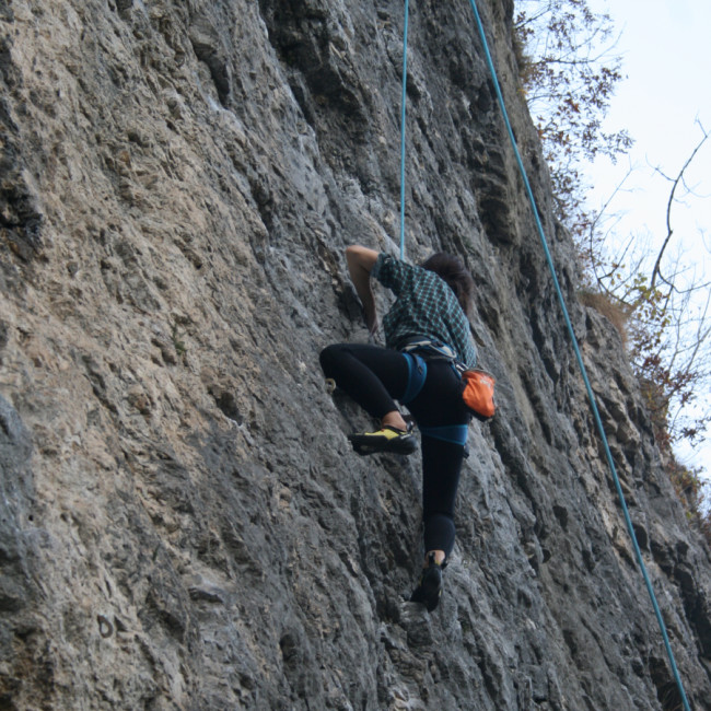 Dariva climbing image 2